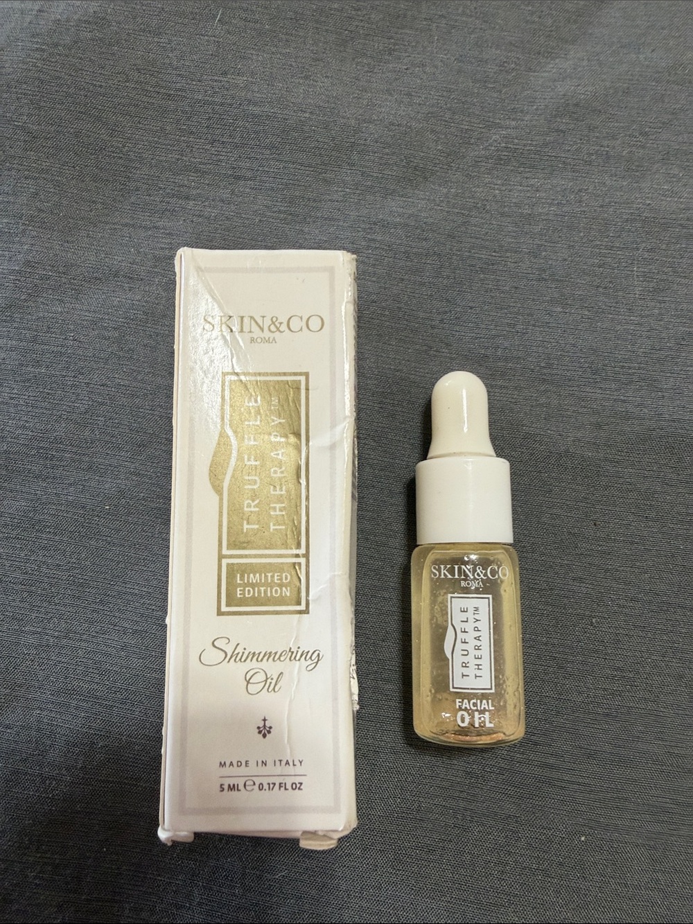 Truffle Therapy Shimmering Facial Oil - White